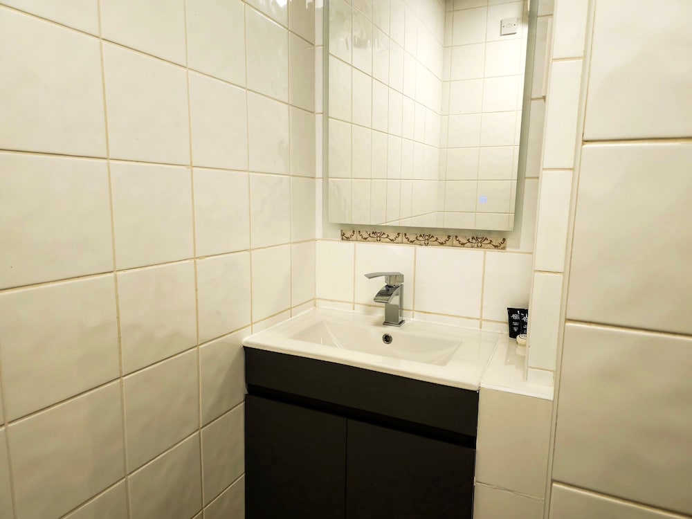 OYO Crown Hotel Stone 44/50