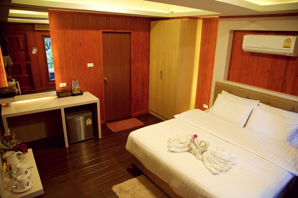 Poohbar Resort & Lotusdive 33/72