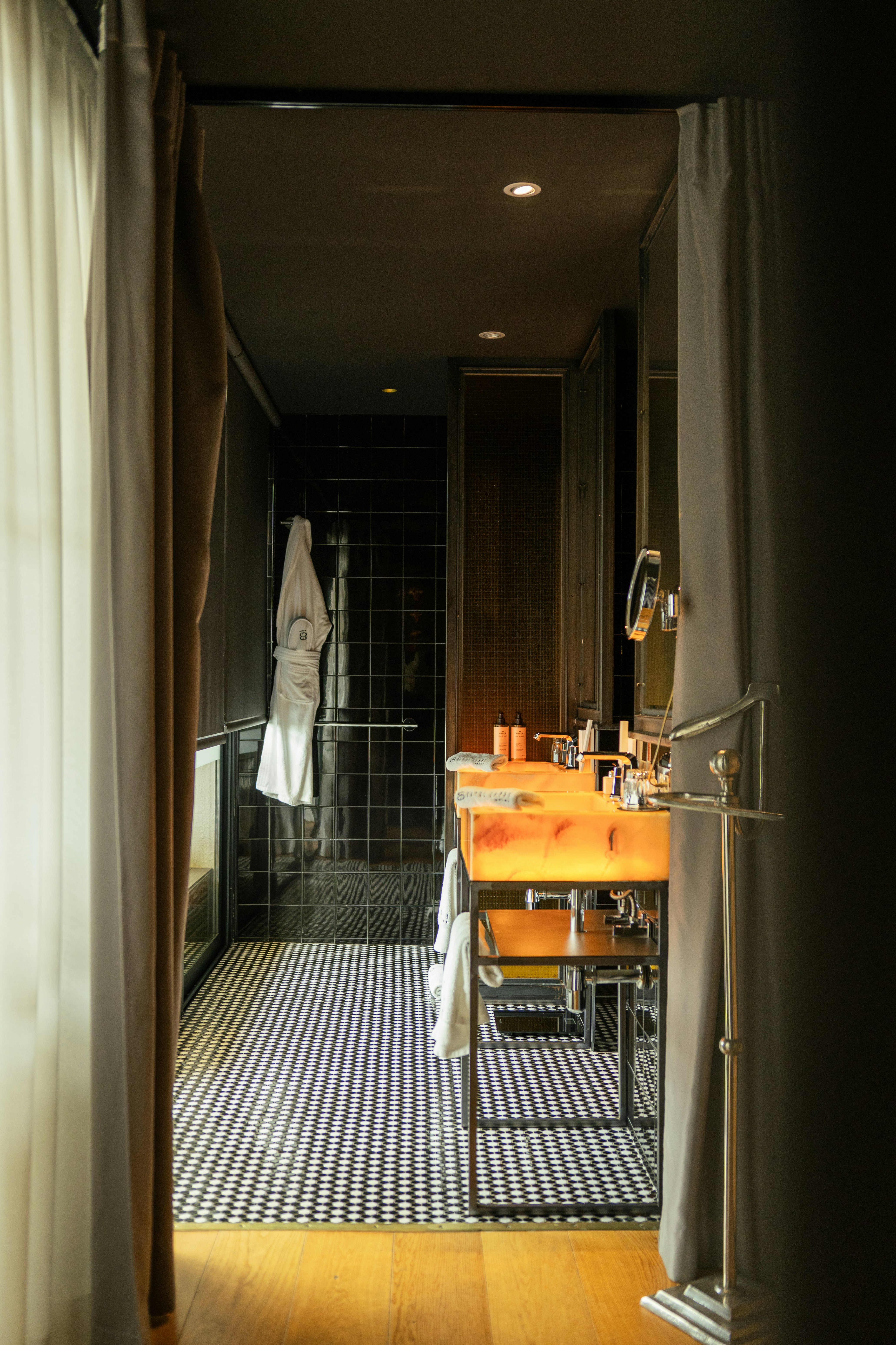 Hotel Lobby Room 67/67