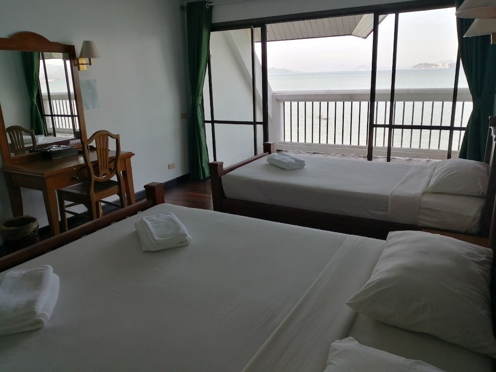 Jansom Beach Resort 6/67