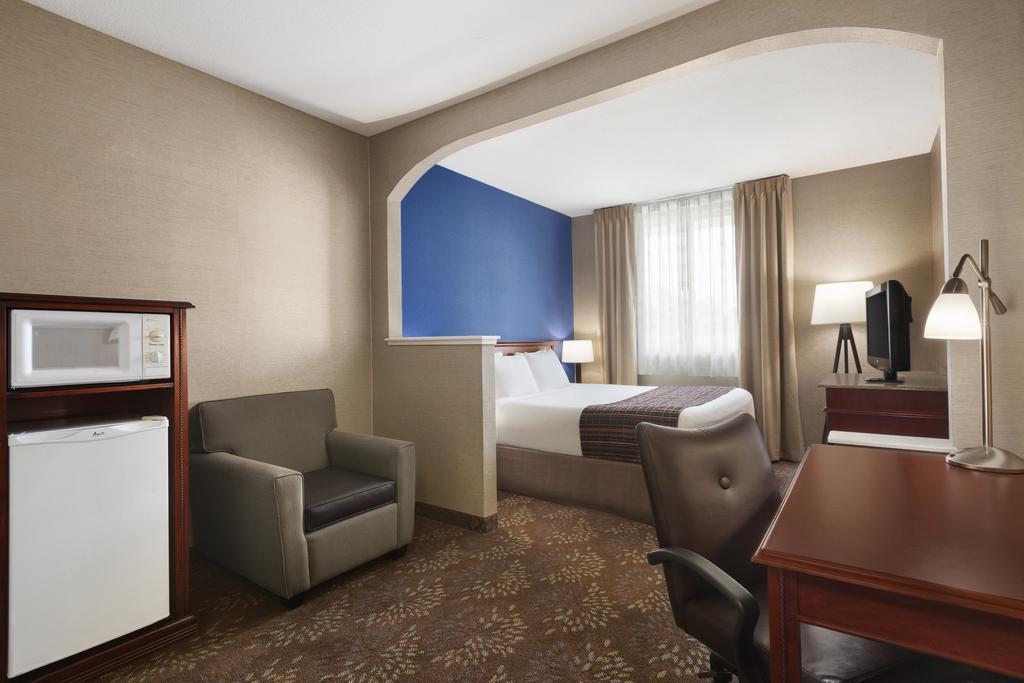 SUITE, KING BED