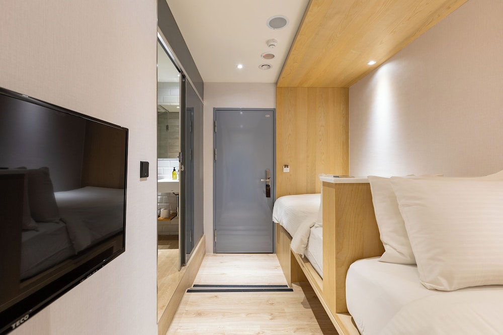 STANDARD, TWIN BEDS, NO WINDOW