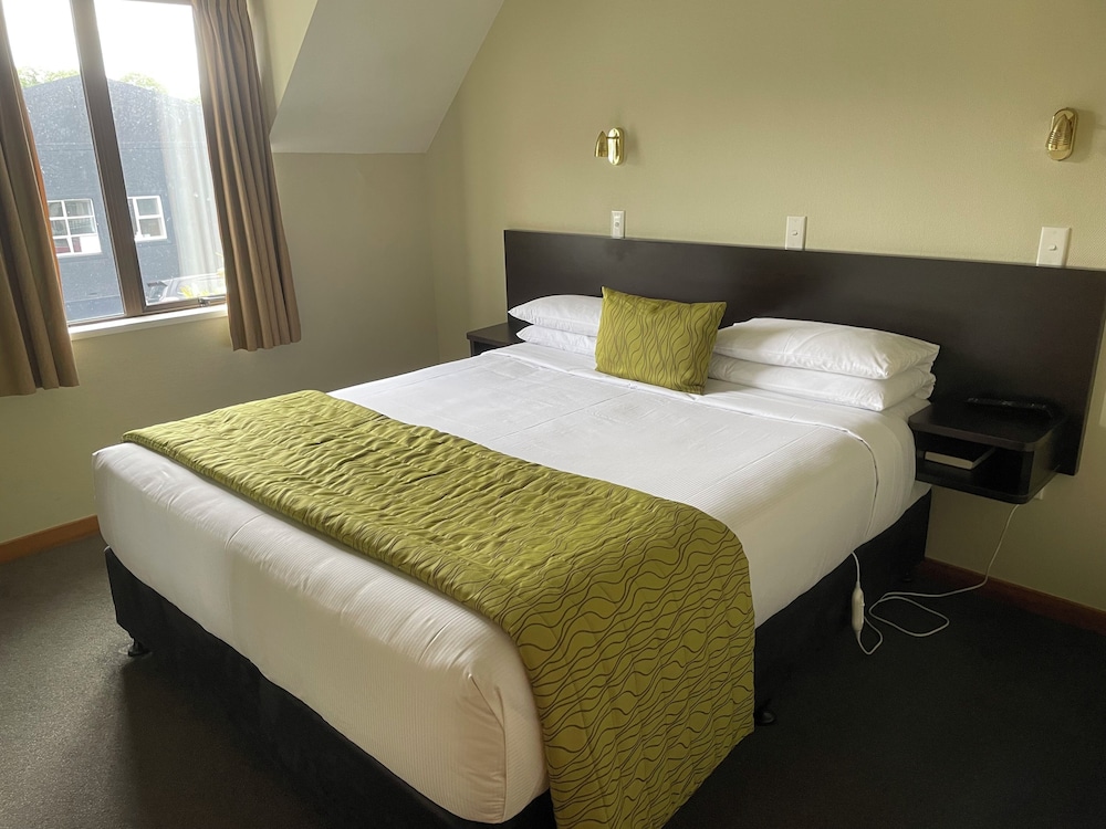 2 BEDROOMS, GROUND FLOOR