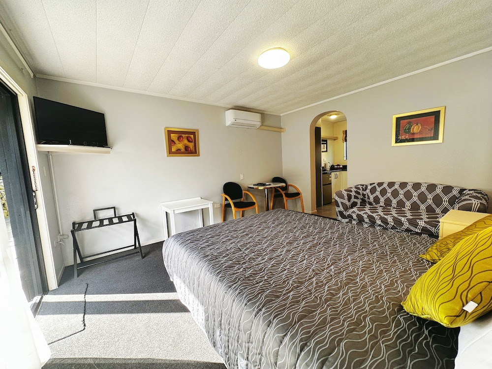 Kingswood Manor Motel 19/38