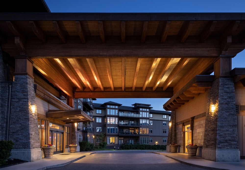 The Cove Lakeside Resort 63/68