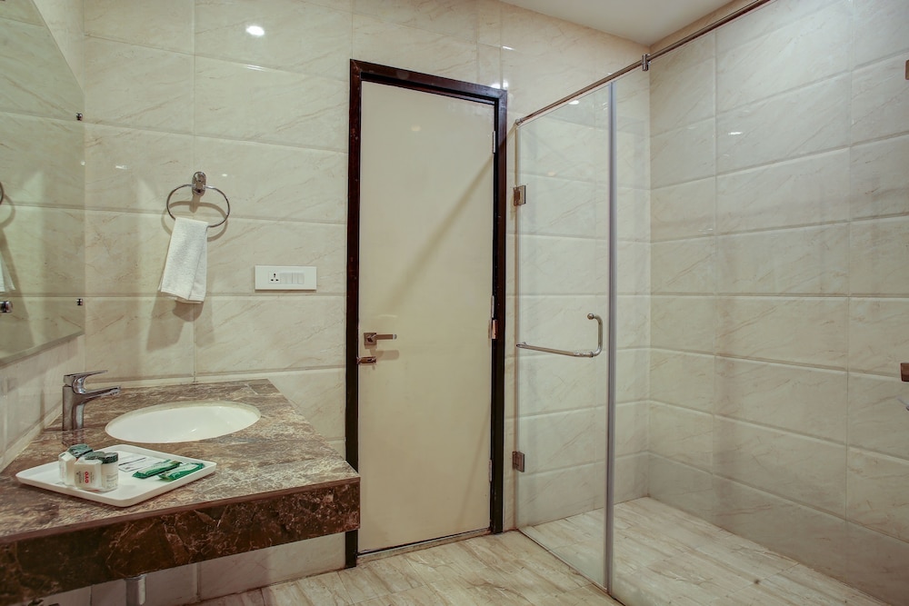 Hotel The Royal Krishna 41/47