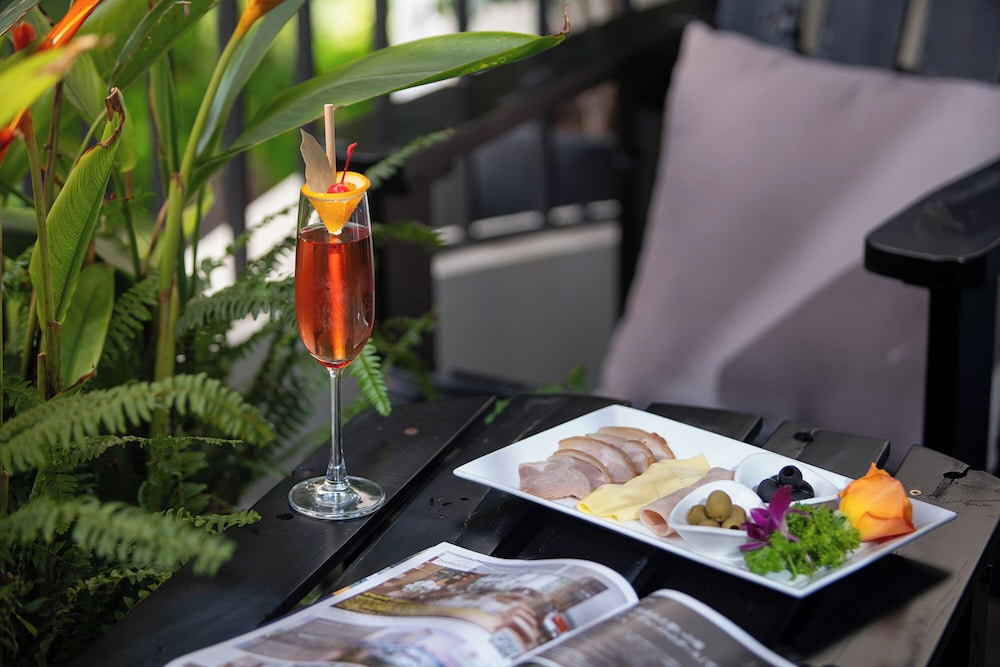 Le Premier Hotel & Rooftop Bar 32/50