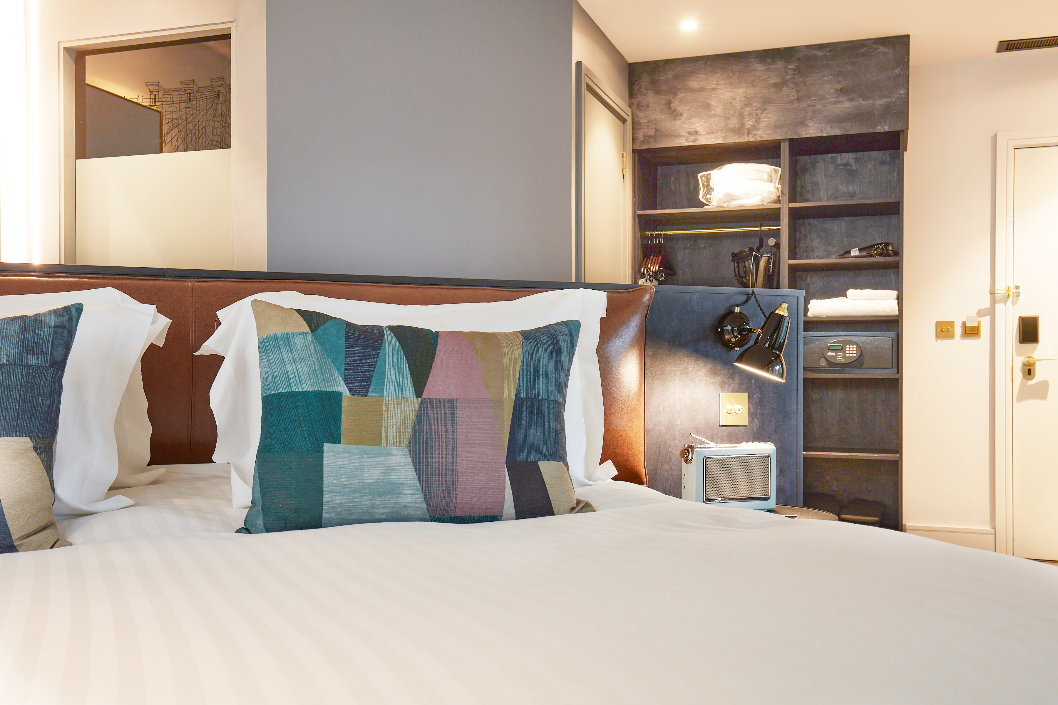 Suite, King Bed, Balcony