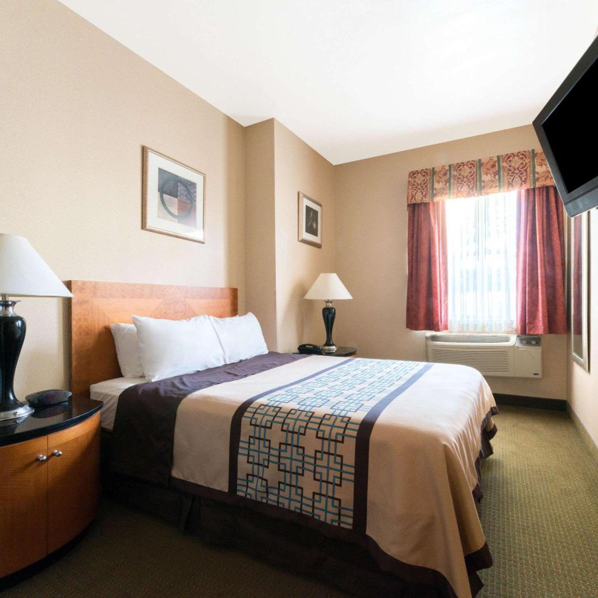 جناح ديلوكس بسرير كينج، Days Inn by Wyndham Luray Shenandoah 4/8