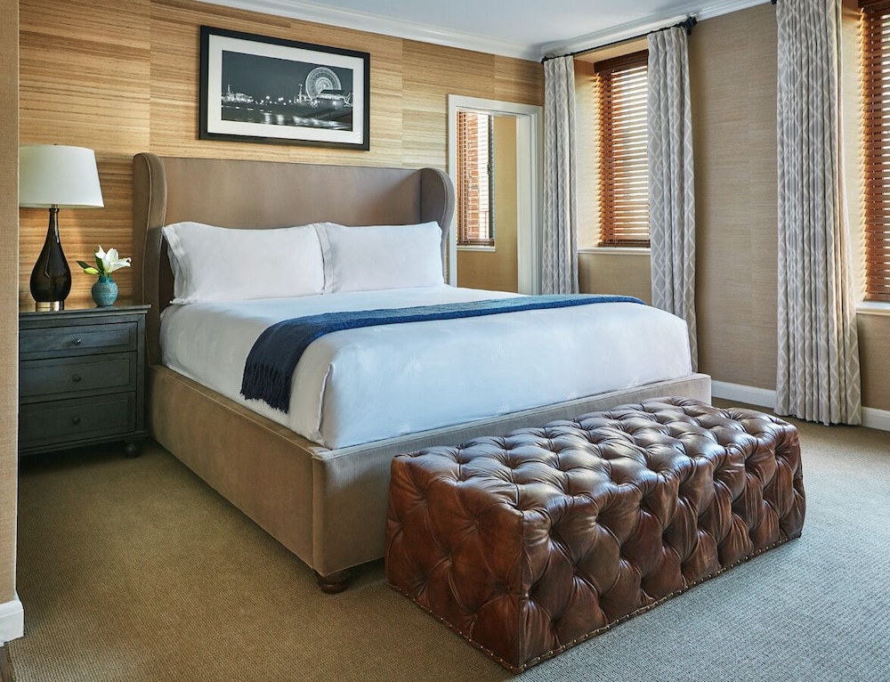 GRAND, PALISADE, SUITE, 2 DOUBLE BEDS, SOFA