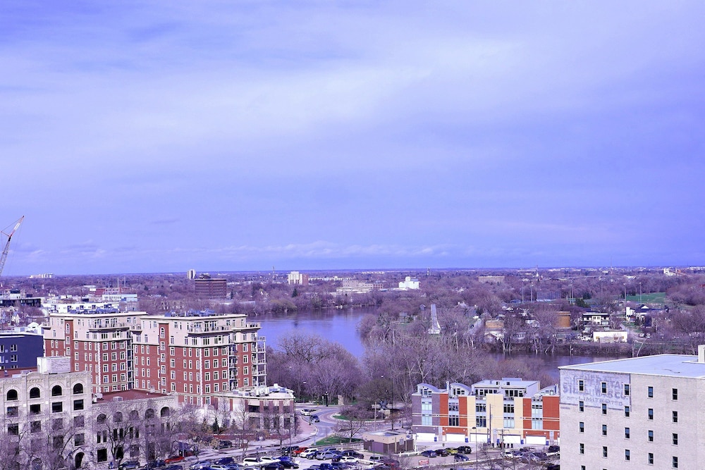 Fairmont Winnipeg 66/69