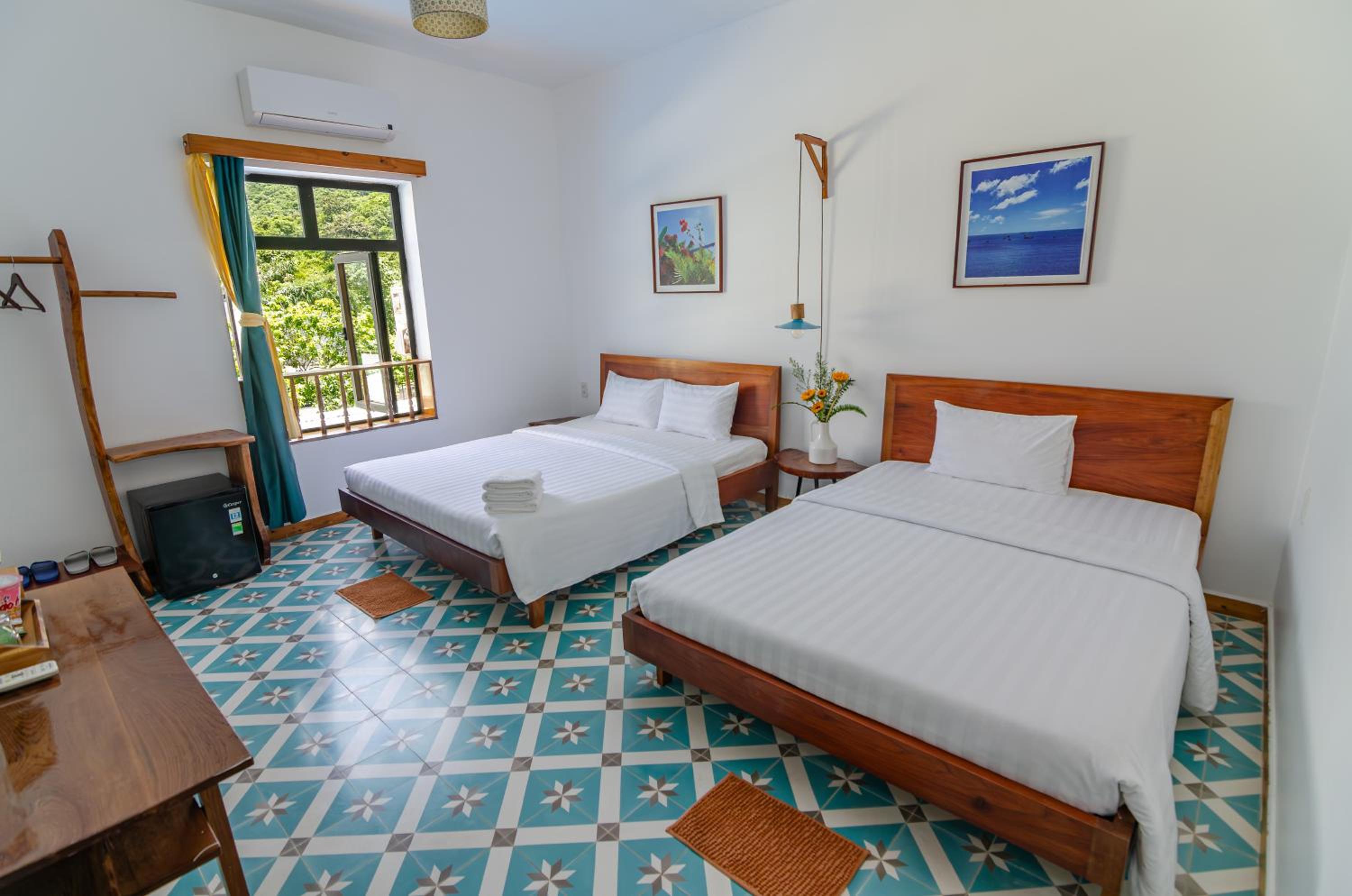 Standard, Triple, 2 Queen Beds