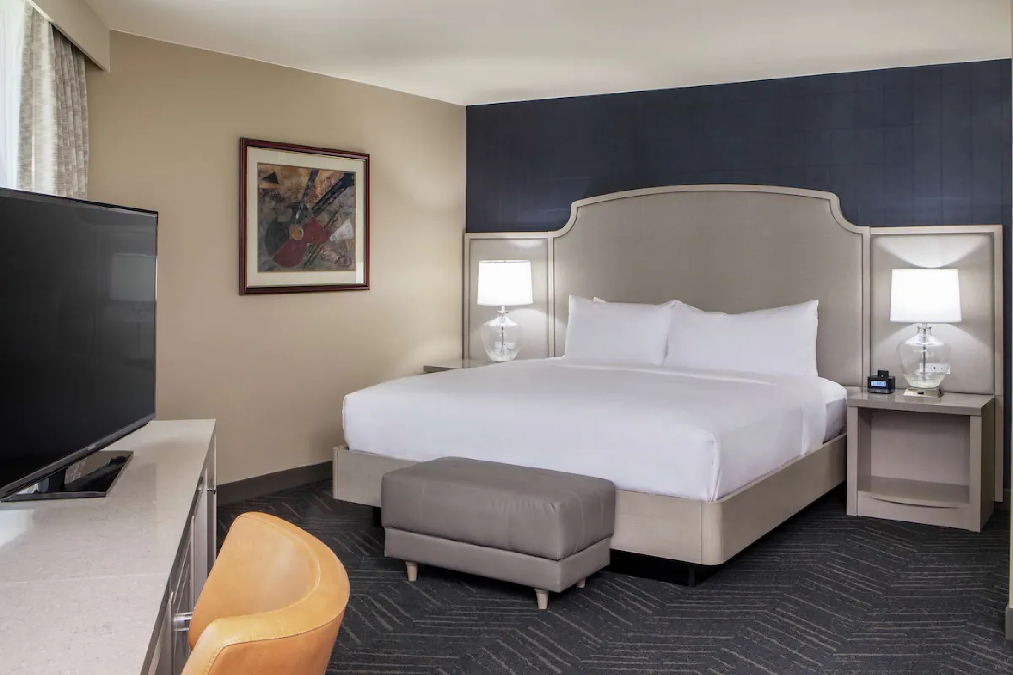 SUITE, KING BED, SOFA, KITCHEN, ACCESSIBLE