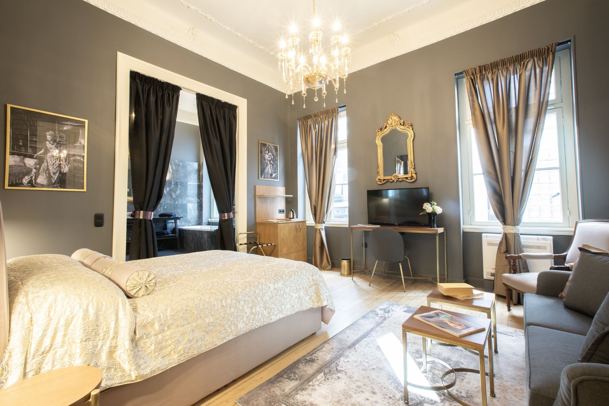 Signature, Suite, King Bed, Queen Bed, Bohemian Suites Athens 2/8