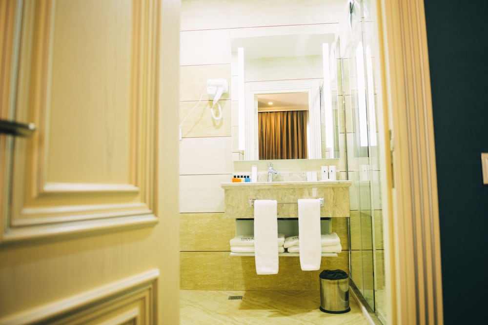 Emerald Suite Hotel 37/37