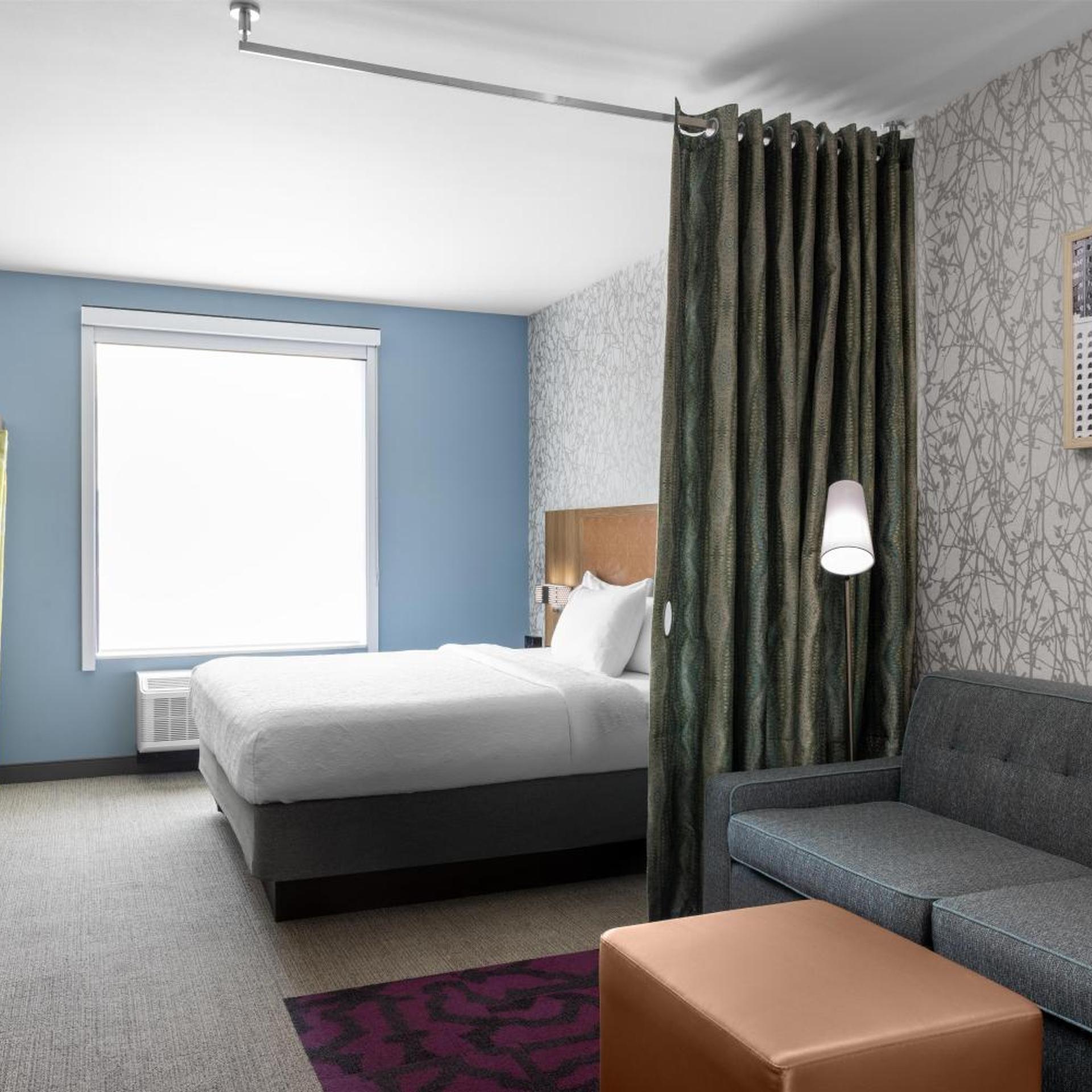 STUDIO, KING BED, CITY VIEW