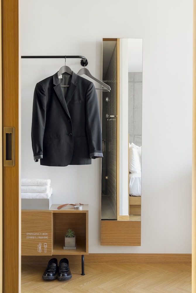 Handpicked Hotel & Collections 8/37