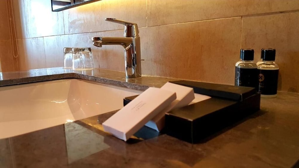 غرفة بريميير بسريرين منفصلين بإطلالة على البحر، Louis Kienne Resort Senggigi 8/8