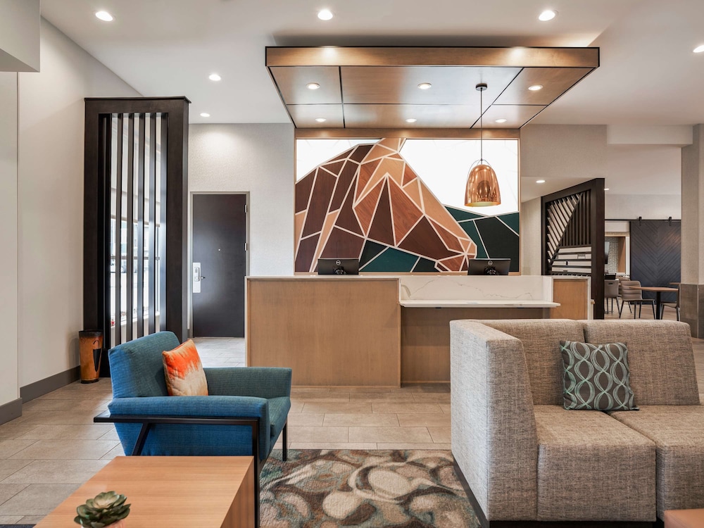 Hyatt House Louisville East 13/28