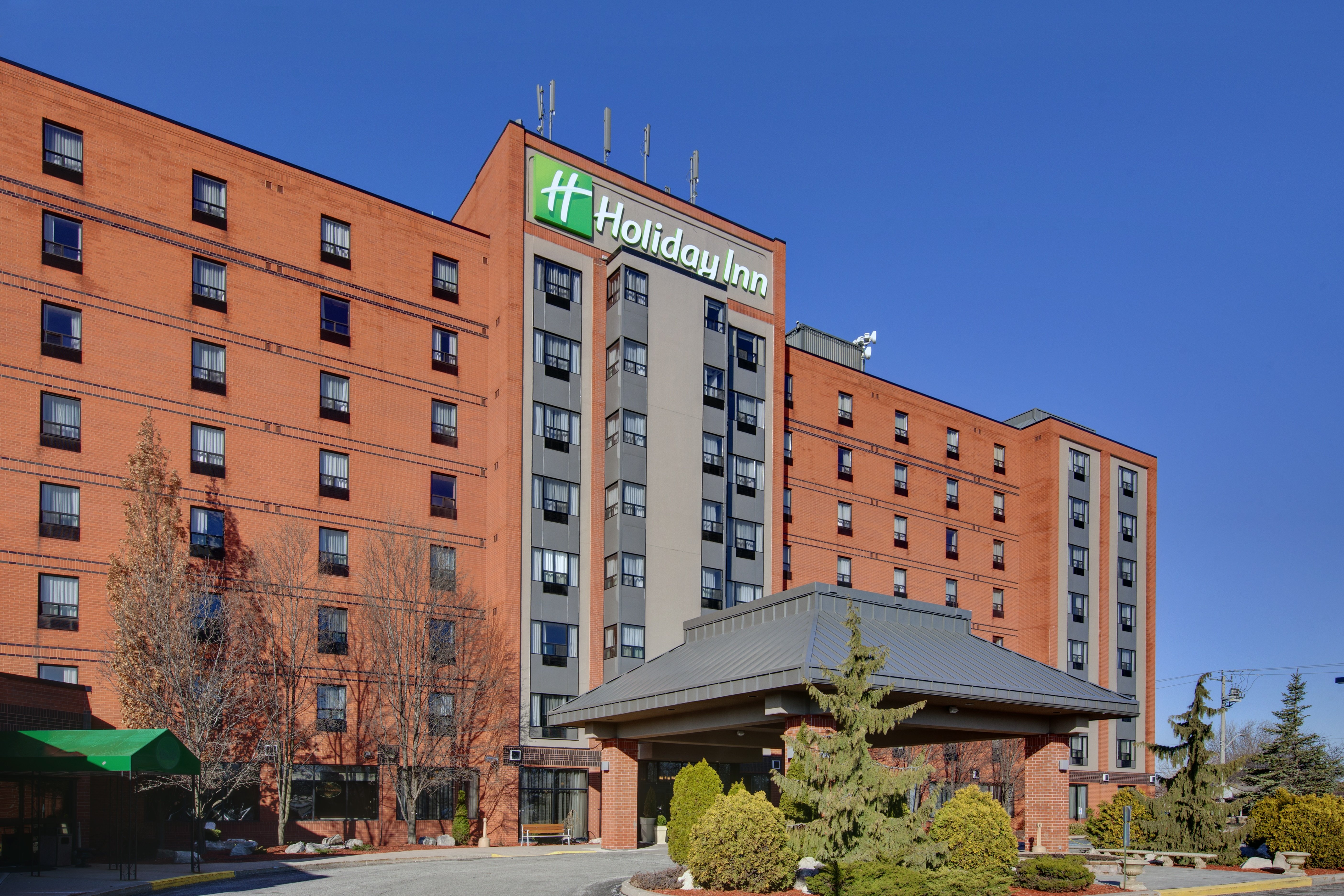 Holiday Inn Suites Windsor Ambassador Bridge 6/72