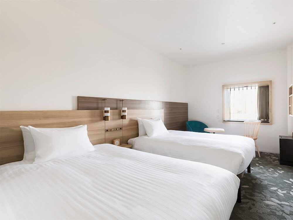 DELUXE, SINGLE, TWIN BEDS