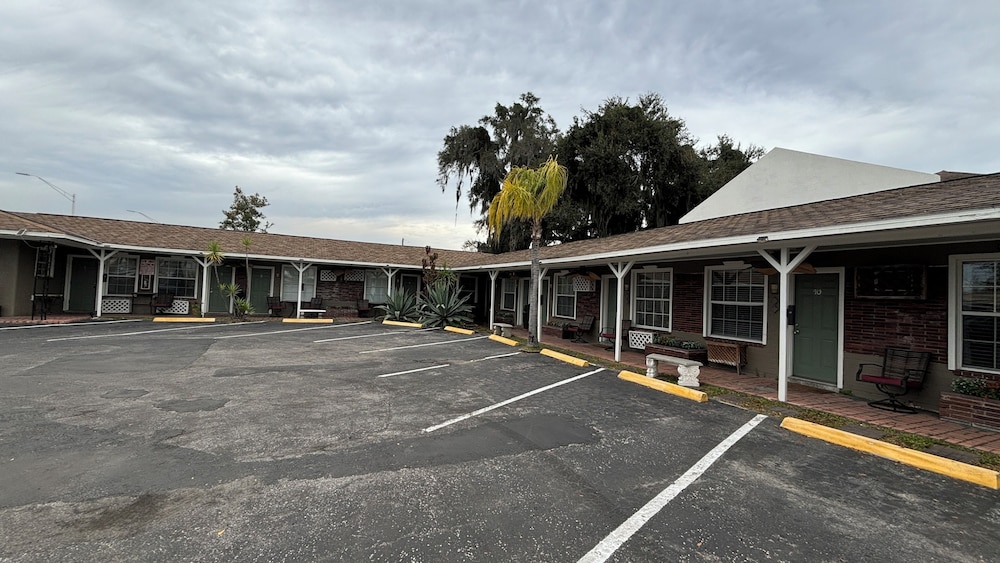 Shamrock Cove Inn 34/50