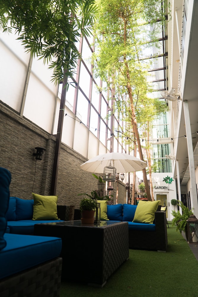 V GARDEN HOTEL 21/34