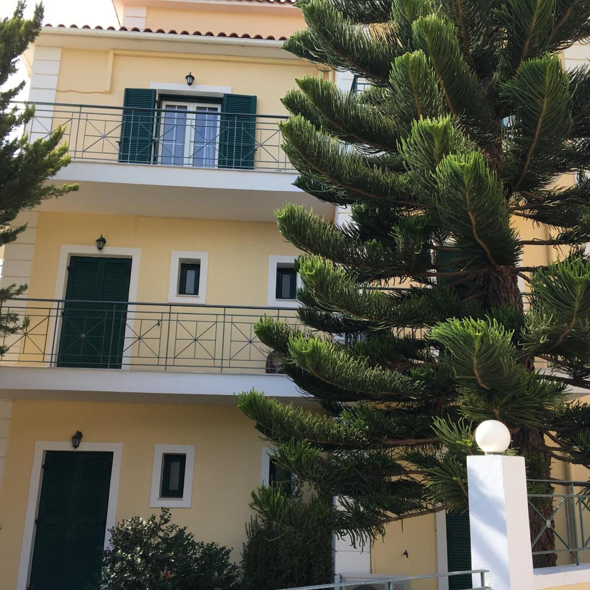 Naftilos Studios 13/54