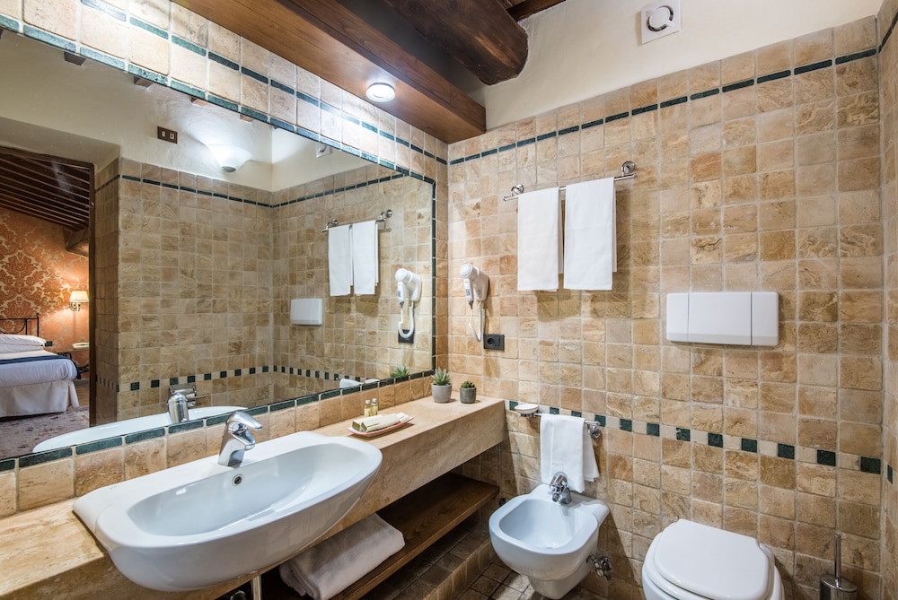 غرفة كلاسيكية بسرير مزدوج أو سريرين منفصلين بإطلالة على المدينة، Palazzo Squarcialupi 6/6
