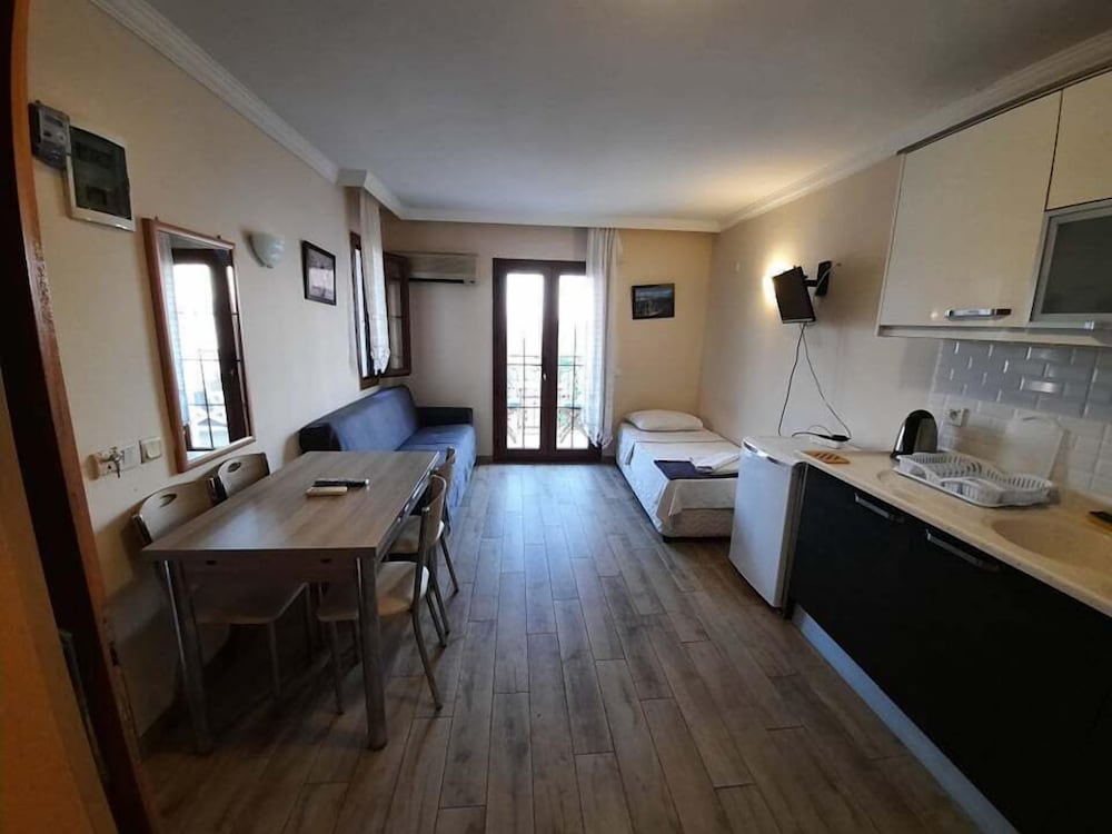 Dasis Hotel & Suites 4/40