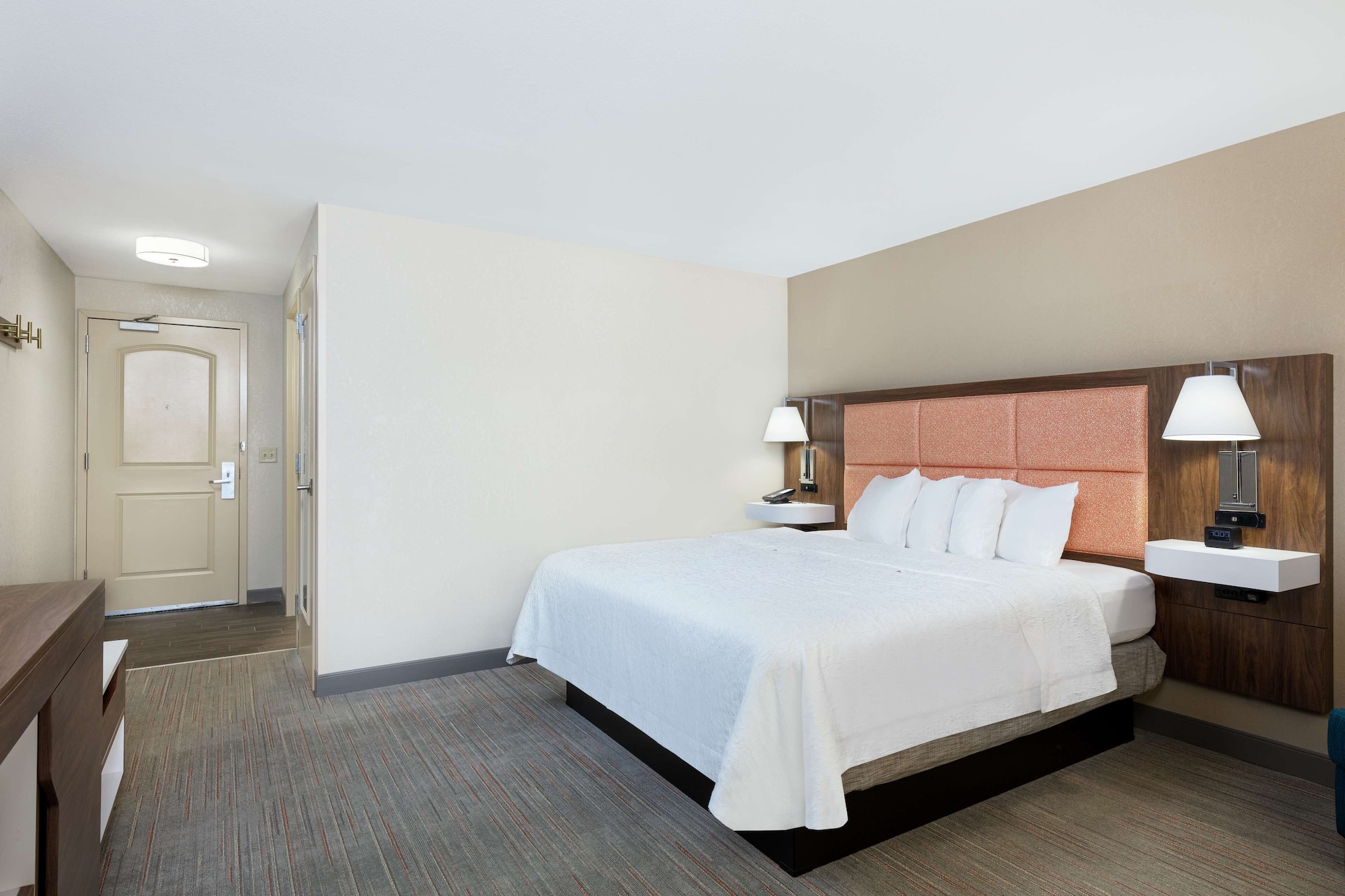 ROOM, KING BED