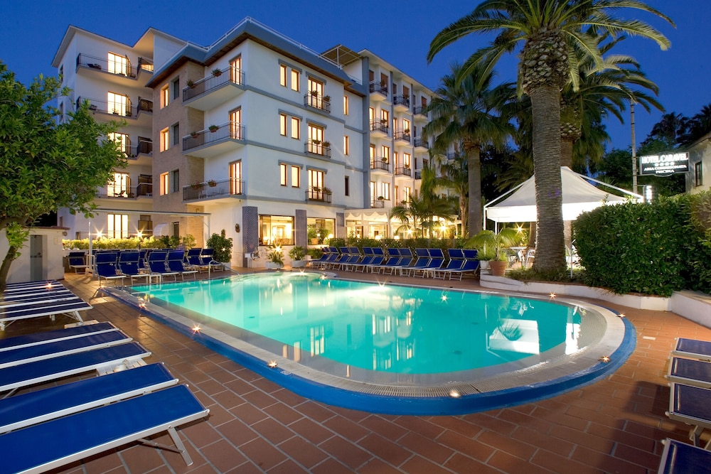 Caravel Hotel 4/62