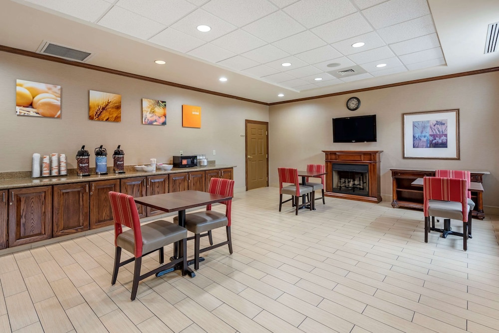 Comfort Inn & Suites Virginia Beach - Norfolk Airport 16/28