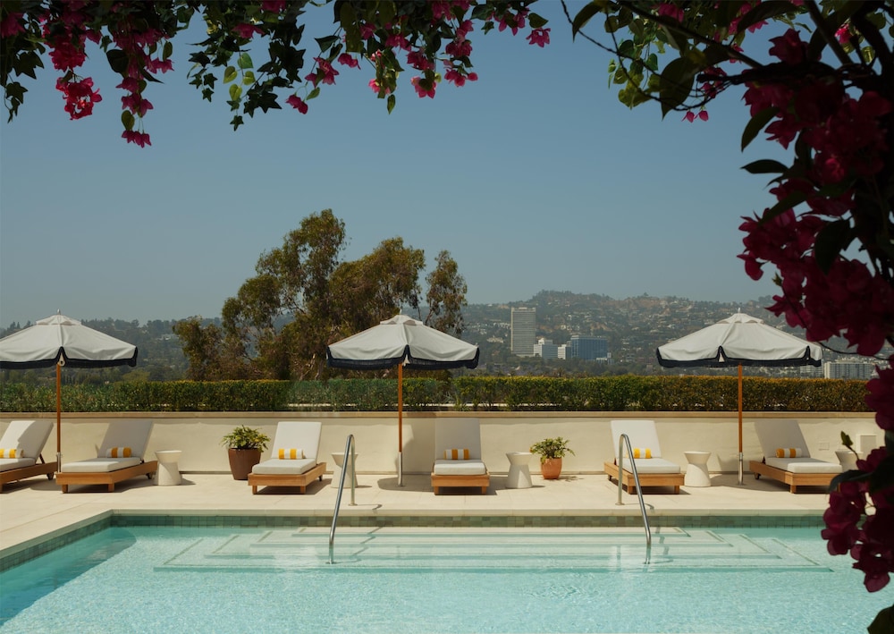 L Ermitage Beverly Hills 62/67