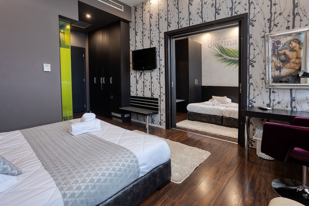 Gallery Art Hotel 15/68