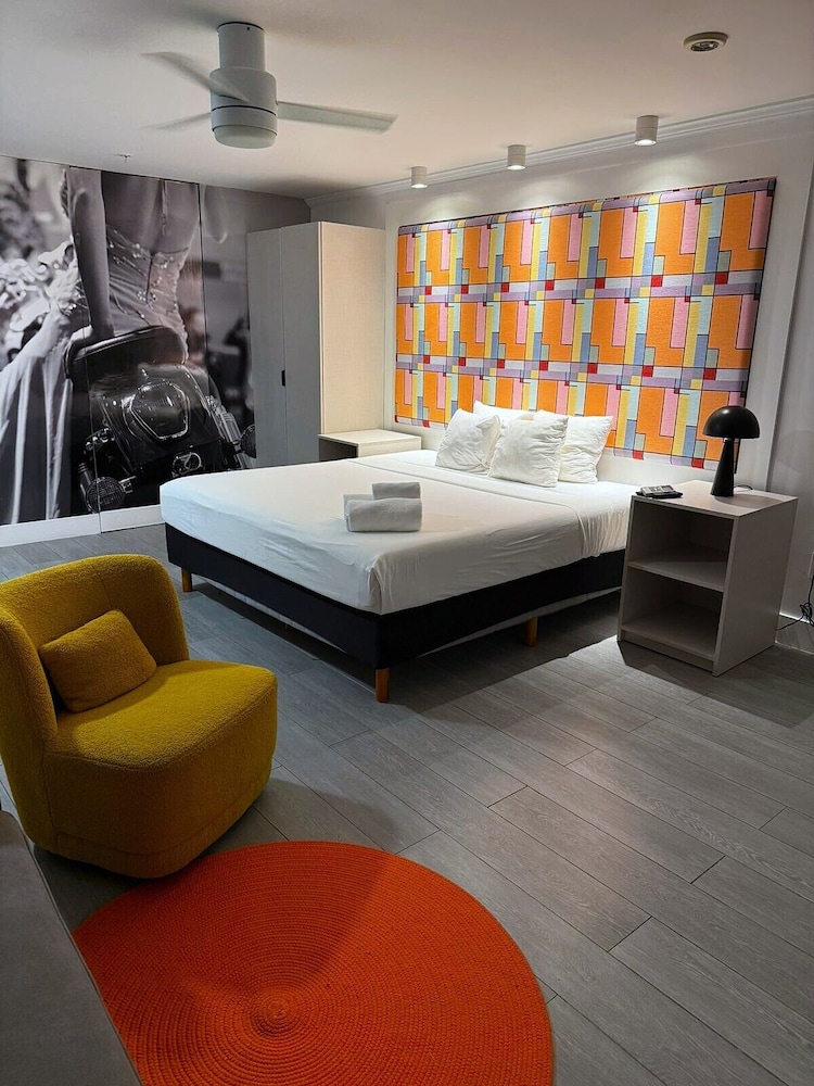 The Cove By Renzzi 42/50