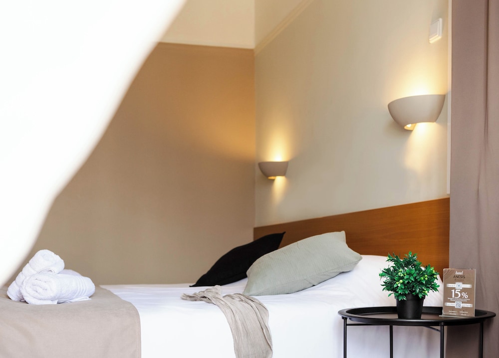Anesis Hotel 30/50