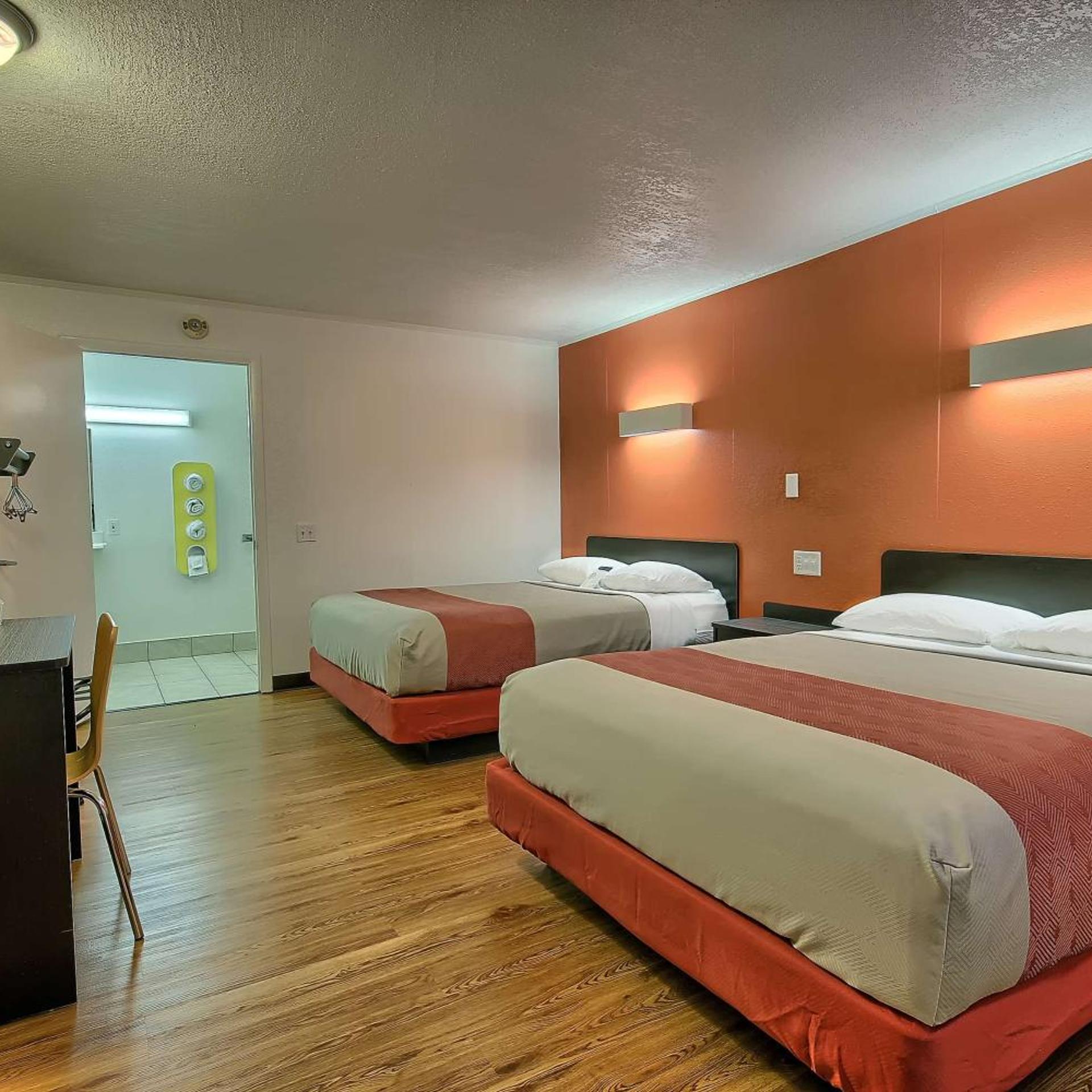 Room, 2 Queen Beds, Smoking, Motel6 Lima, OH 5/10