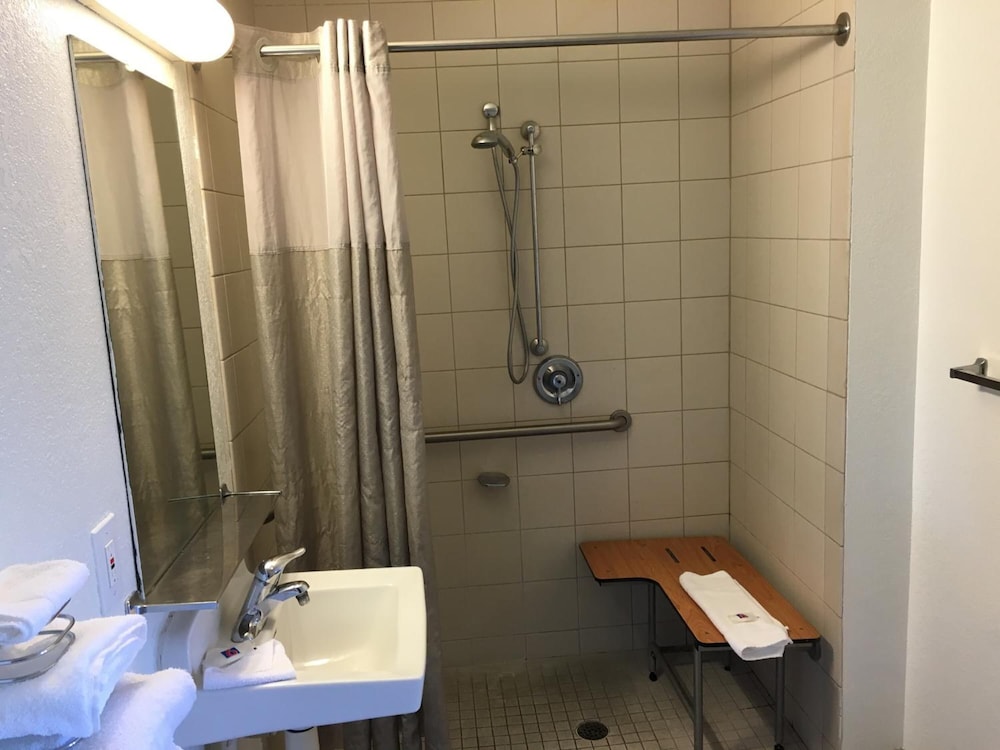 Motel6 Lakeland, FL 44/49