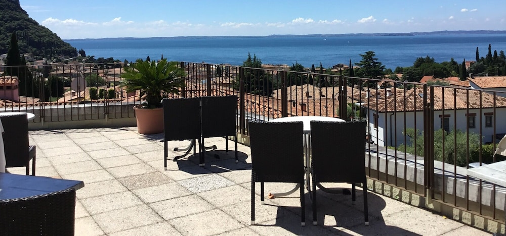 Hotel Villa Cà Nova 35/41