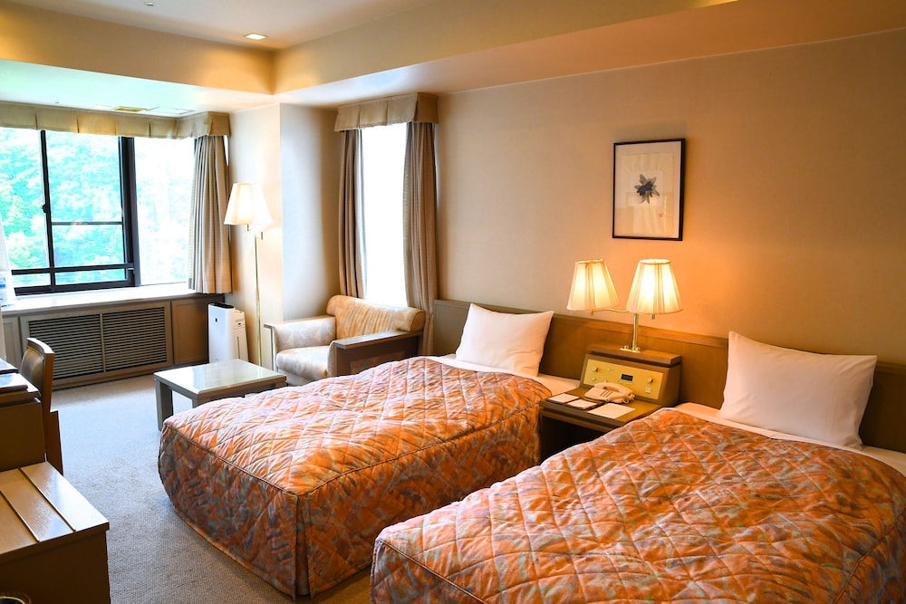 Karuizawa Club Hotel Karuizawa 1130 8/50