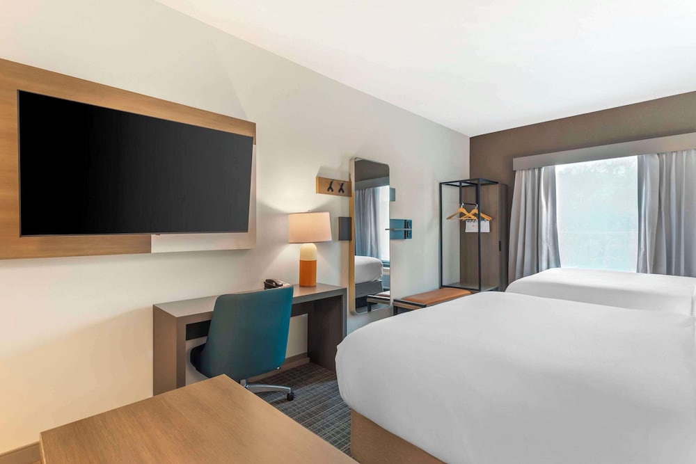 Comfort Suites Gatlinburg Downtown-Convention Center 22/60