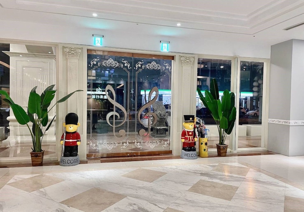 Champs Elysees Hotel 6/47