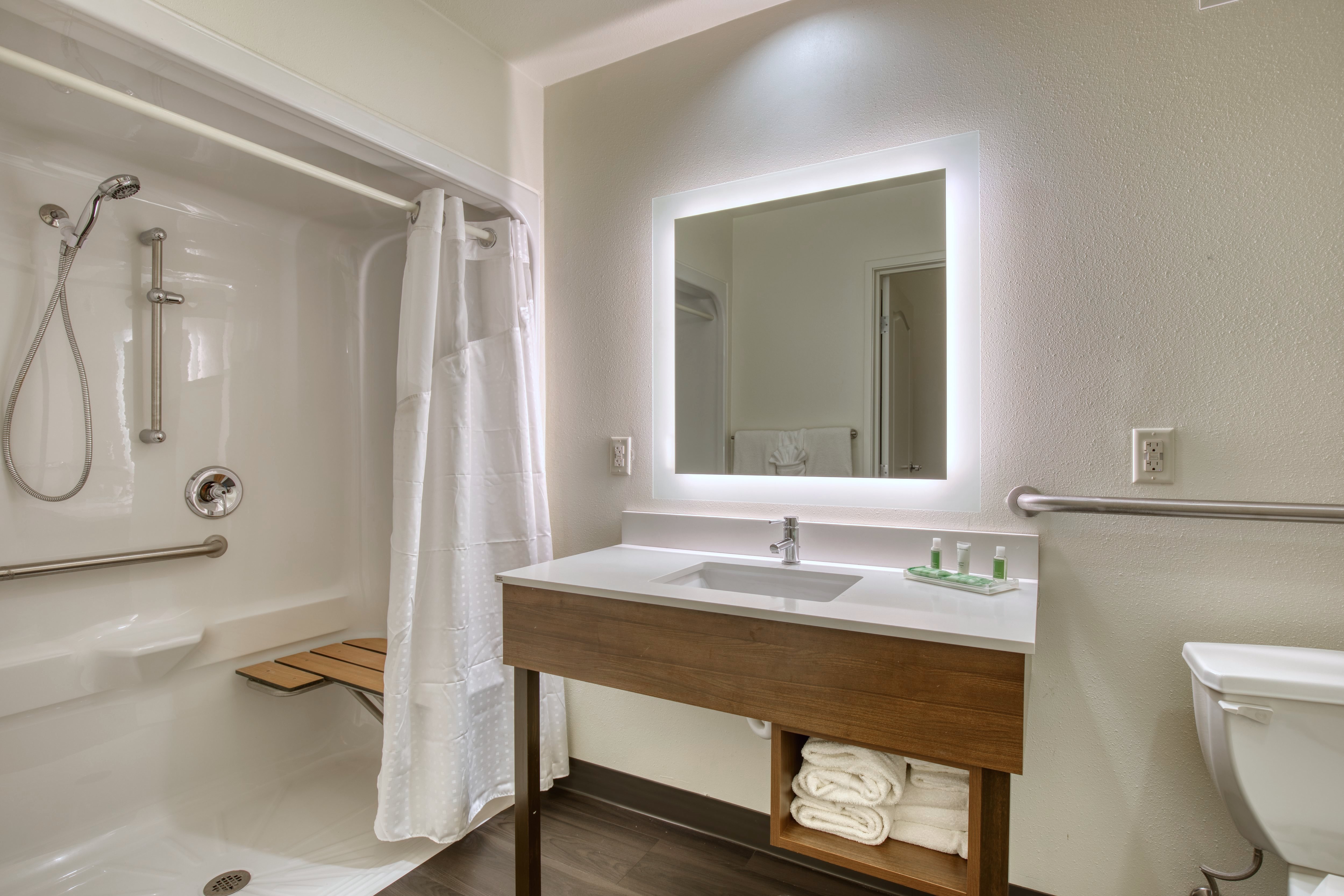Holiday Inn Hotel And Suites Madison West 72/74