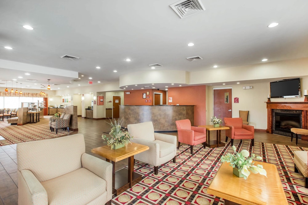Comfort Suites Golden Isles Gateway 25/33