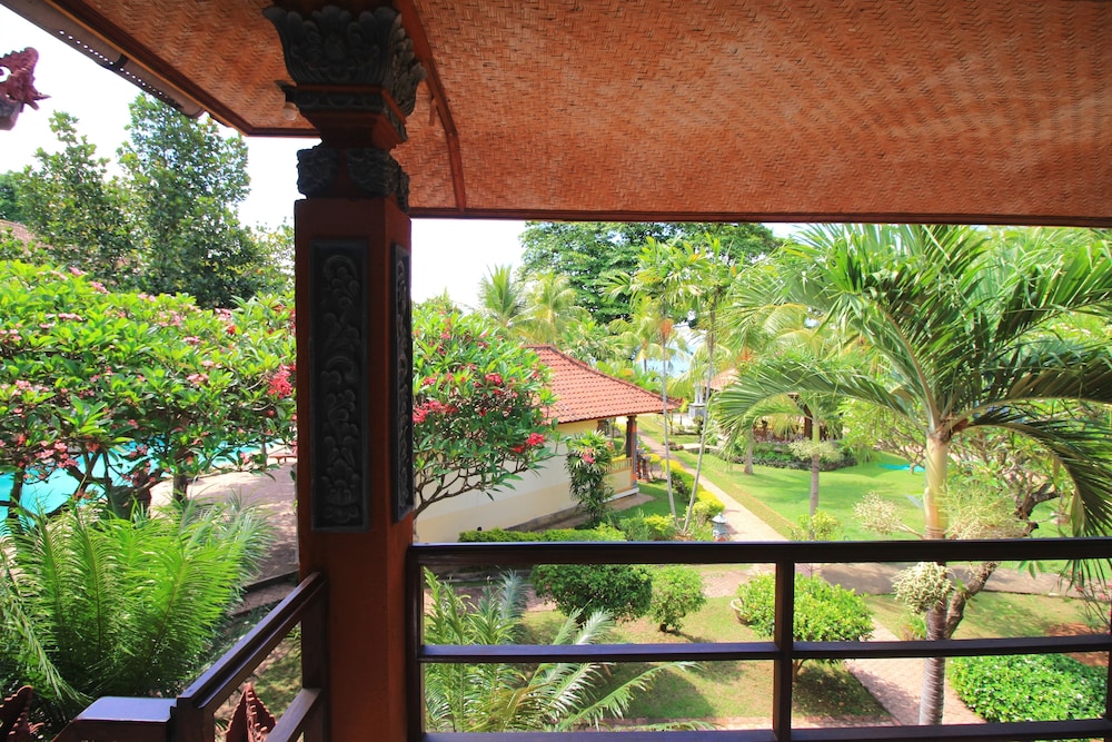 Lovina Beach Hotel 56/65