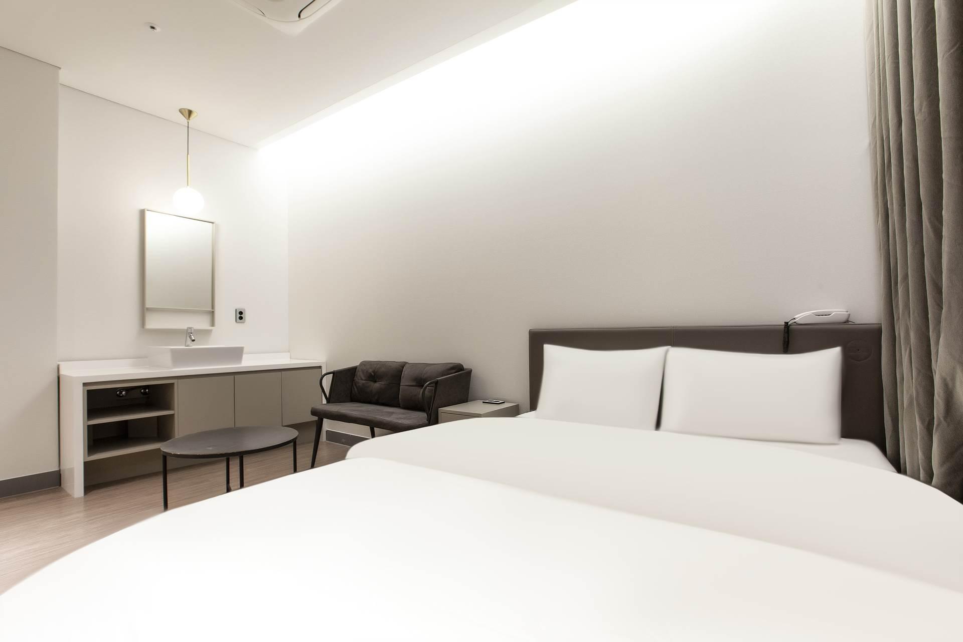 Style, Premier, City View, No Parking, Bathtub