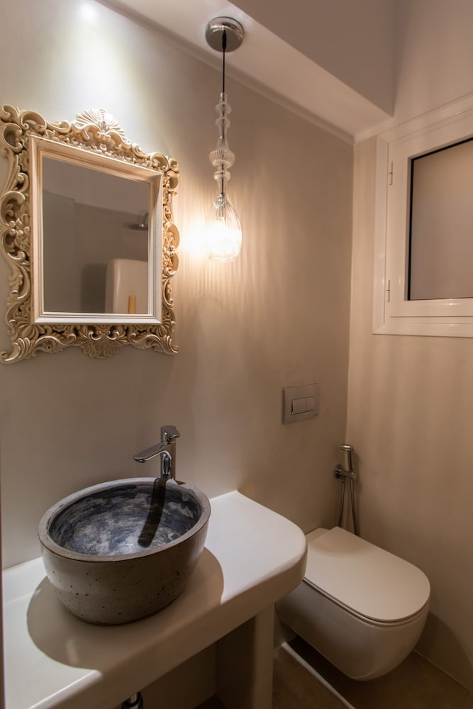Athina Studios & Suites 48/50