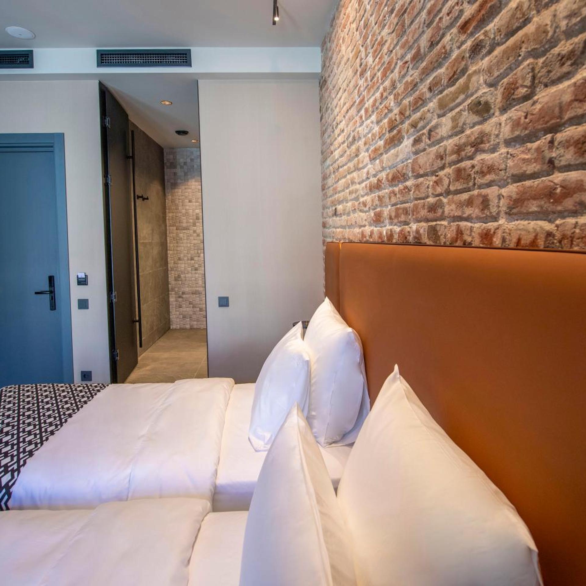 Qarvasla Hotel 30/68