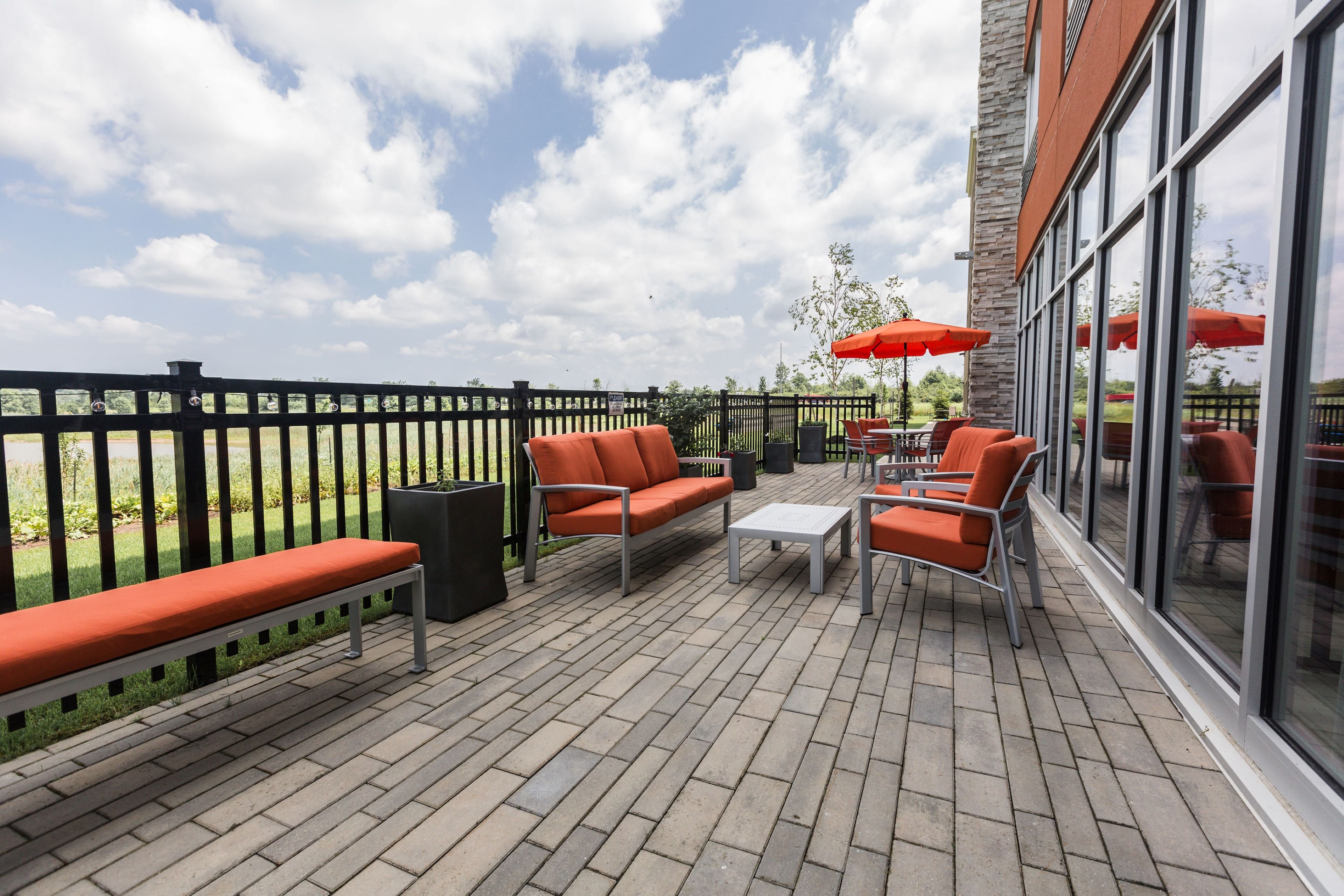 Holiday Inn Express and Suites Welland 59/65